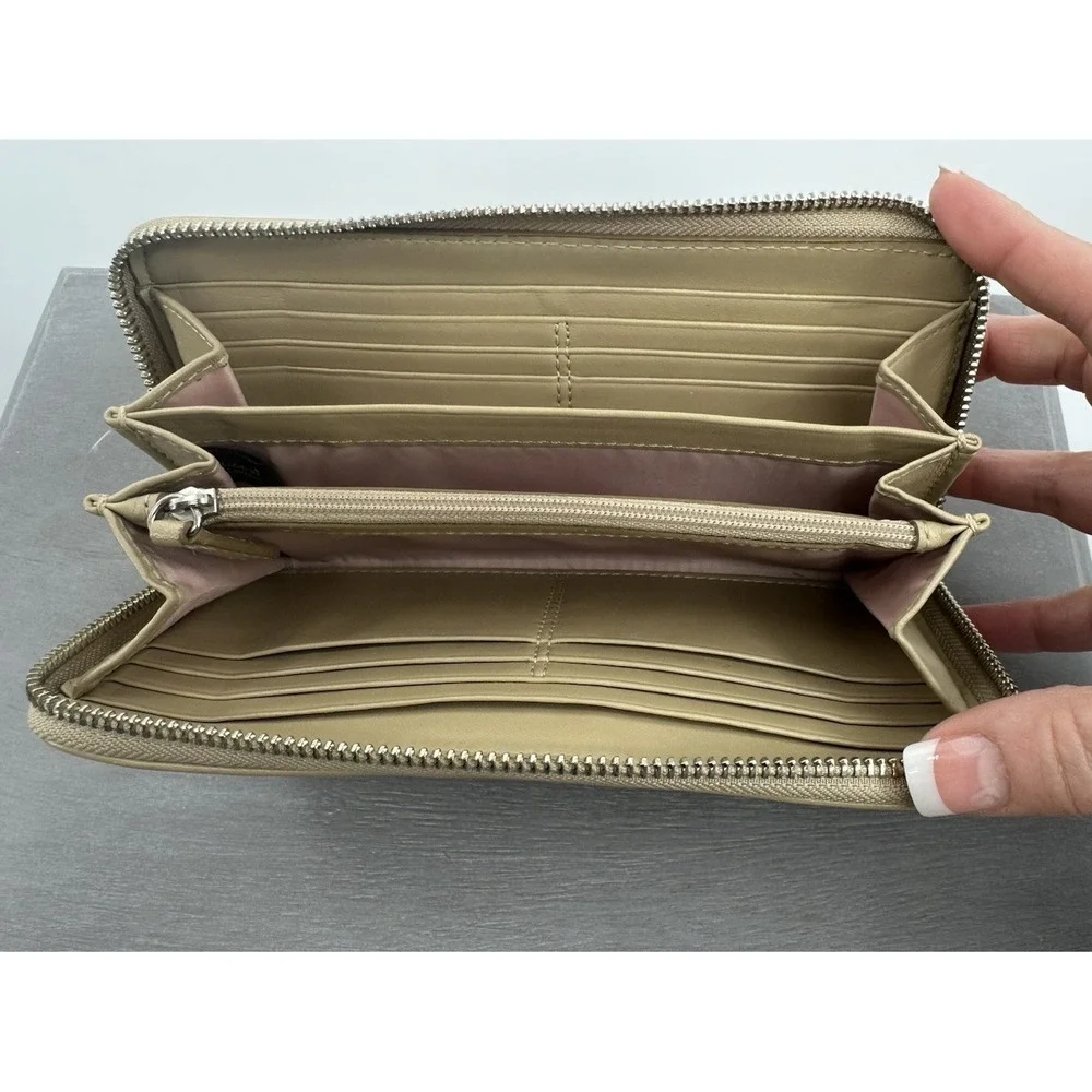 Coach Campbell Embossed Leather Wallet Clay Bisque‎ Large Zip Around RARE